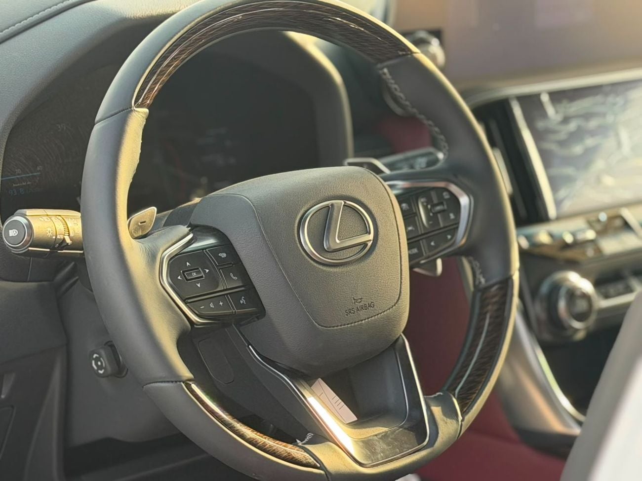 لكزس LX 600 SIGNATURE SIGNATURE