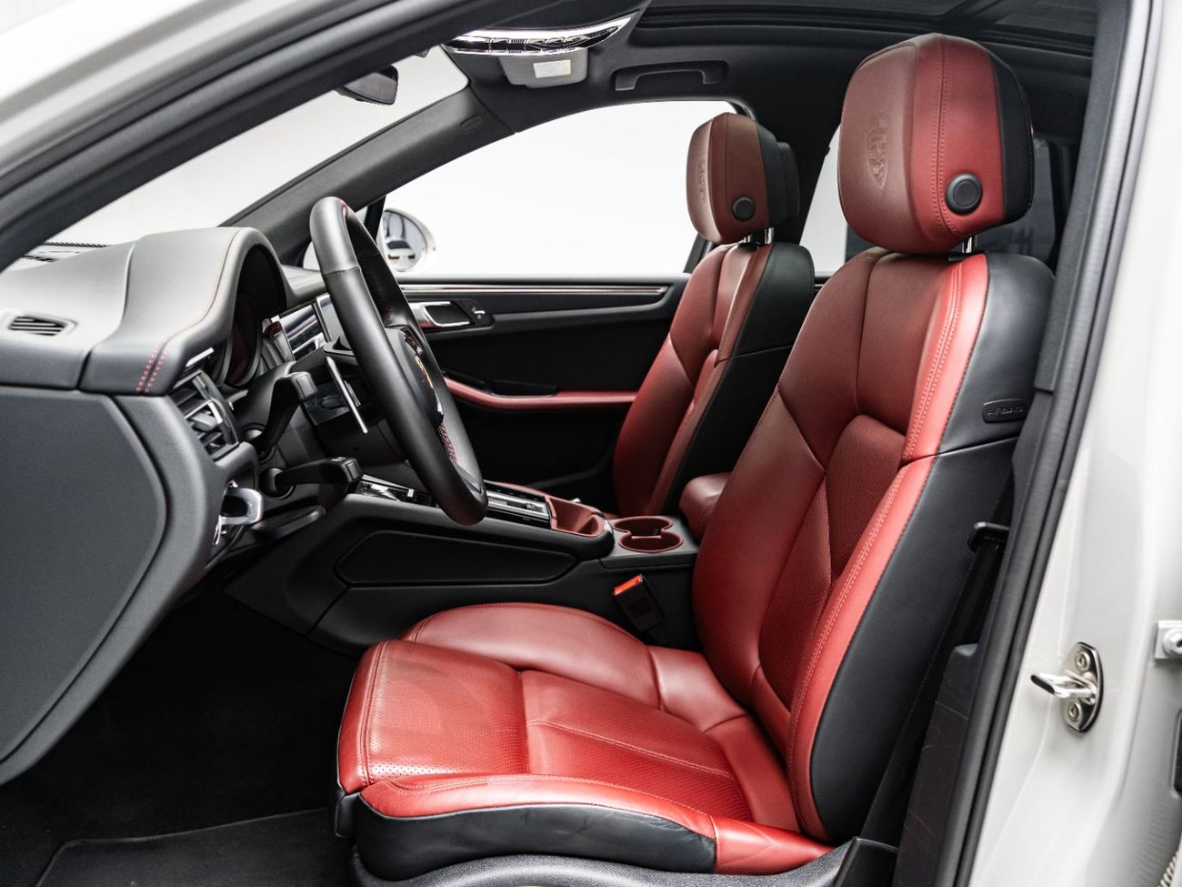 Porsche Macan Std 2.0L (252 HP) 2024 Porsche Macan, June 2026 Porsche Warranty, Full Service History, Low KMs, GCC