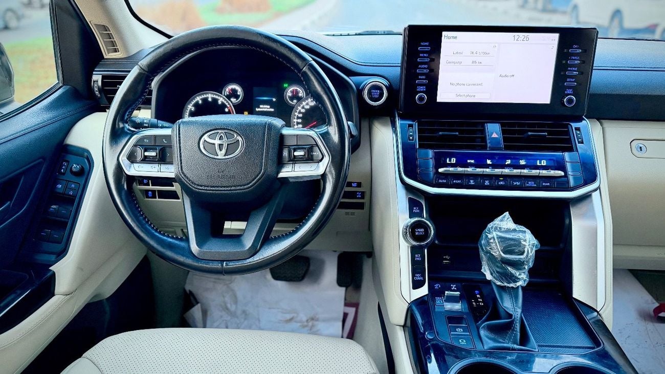 Toyota Land Cruiser 2022 model GXR Full Option Top Of The Range