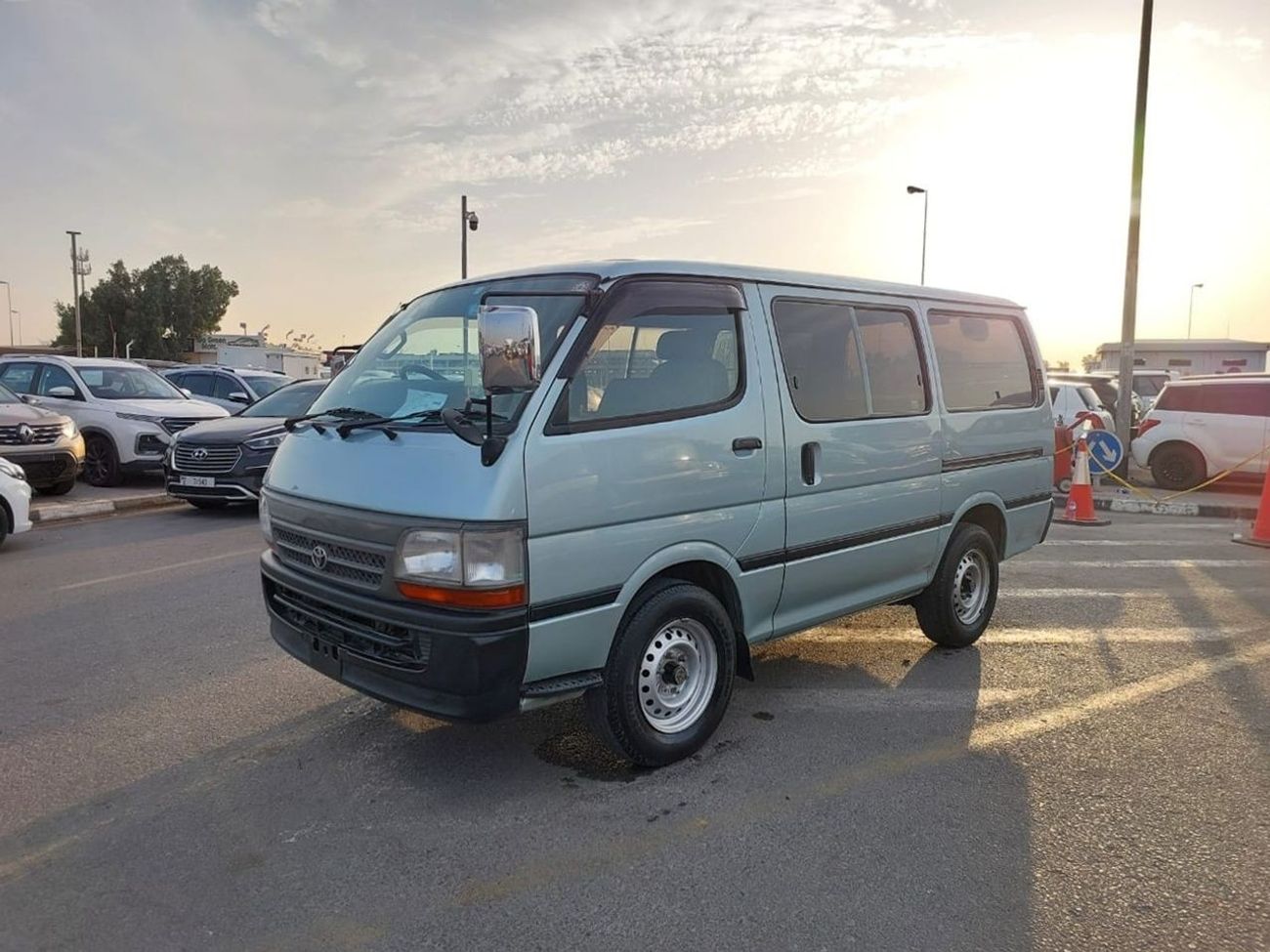 Toyota Hiace TOYOTA HIACE VAN RHD 2001 MODEL 2.0 L PETROL MANUAL(PM04631)