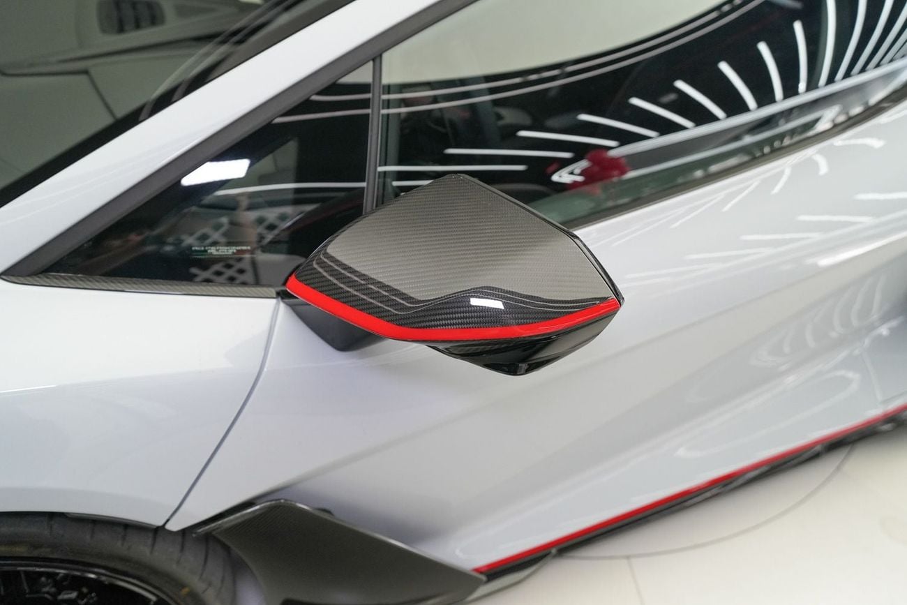 لامبورغيني ريفويلتو STANDARD إلى الشخص ألفا