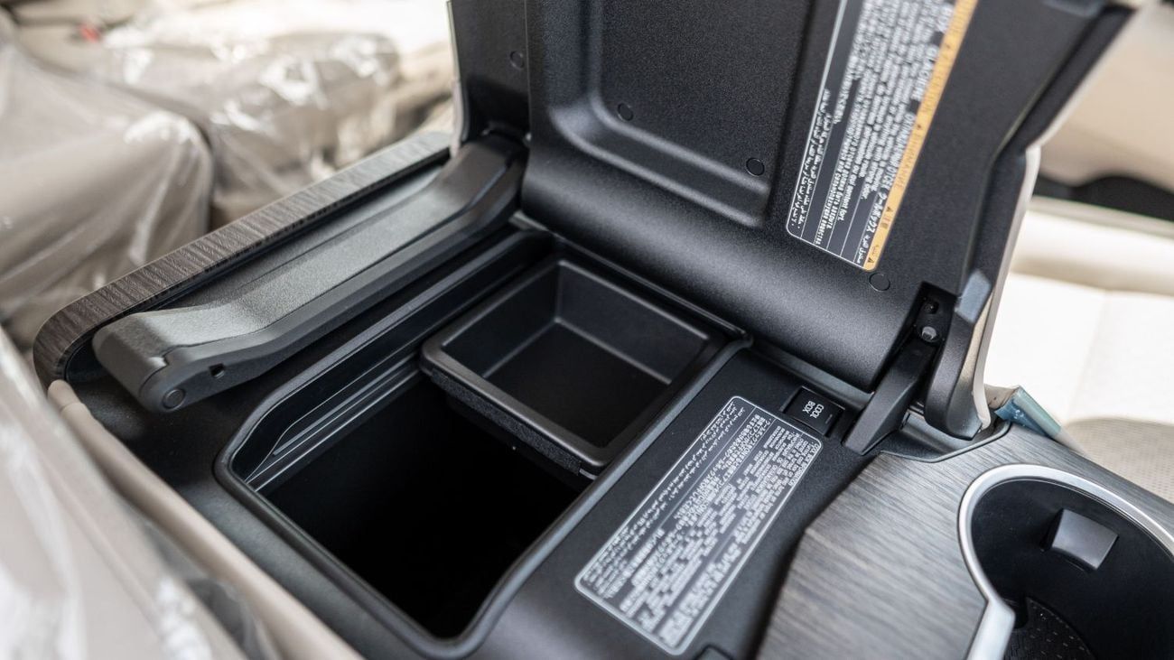 Toyota Land Cruiser 2025 Toyota Land Cruiser VX 4.0L AT Petrol (Black-Beige)