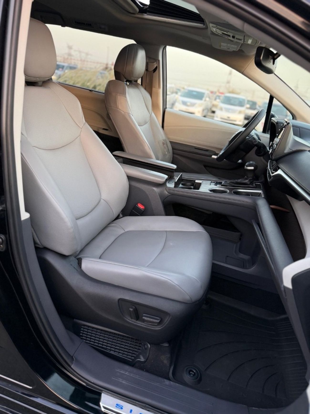 Toyota Sienna XLE Hybrid 2.5