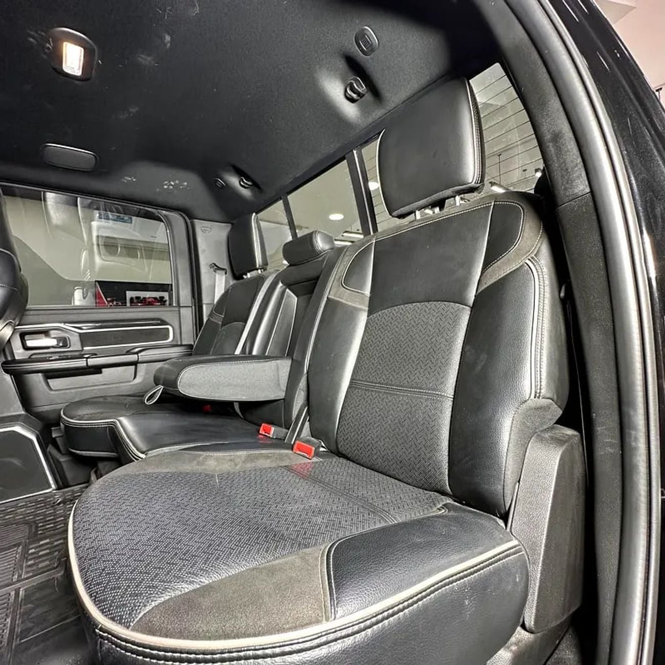 RAM 2500 Dodge Laramie 3500 Diesel V6