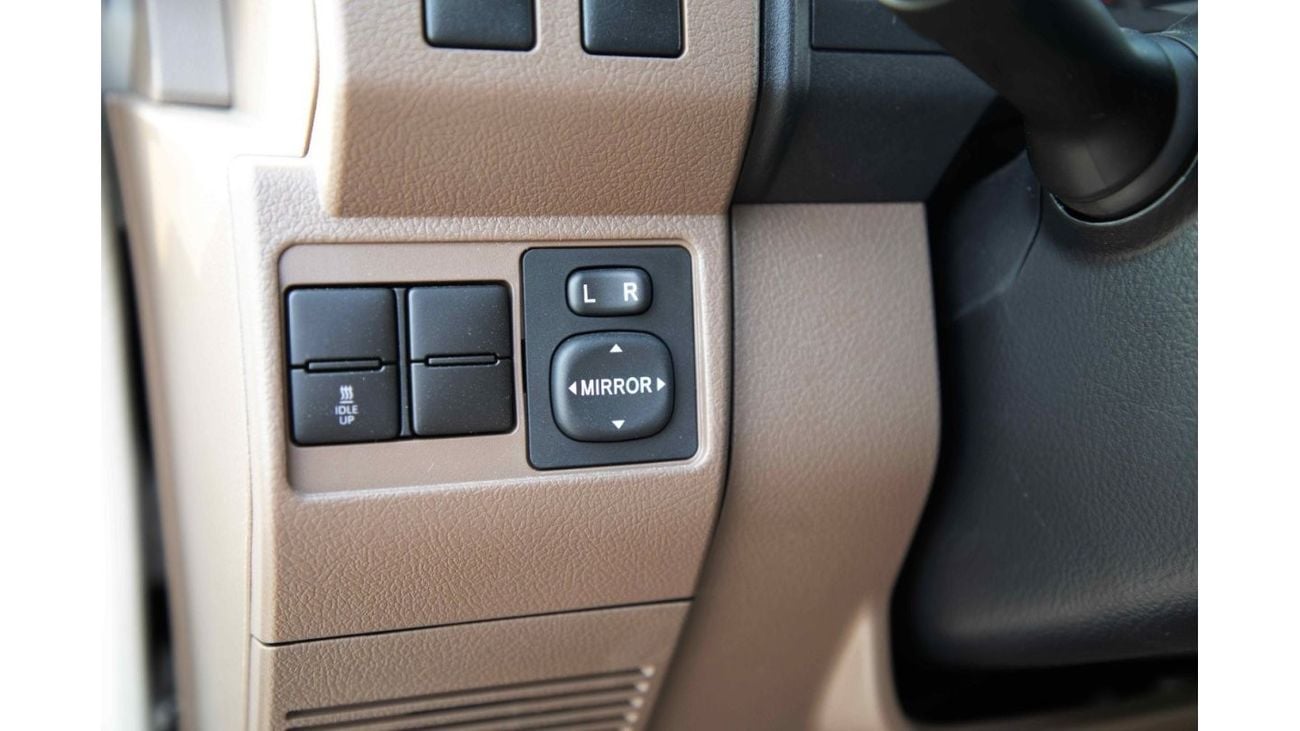 تويوتا لاند كروزر تويوتا LC 76 4.5 TD E MT 2024 - ابيض من الداخل بلوط