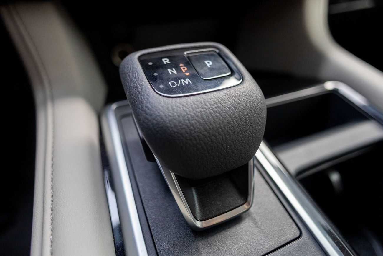 Nissan Pathfinder SV 3.5L AWD (7 Seater)