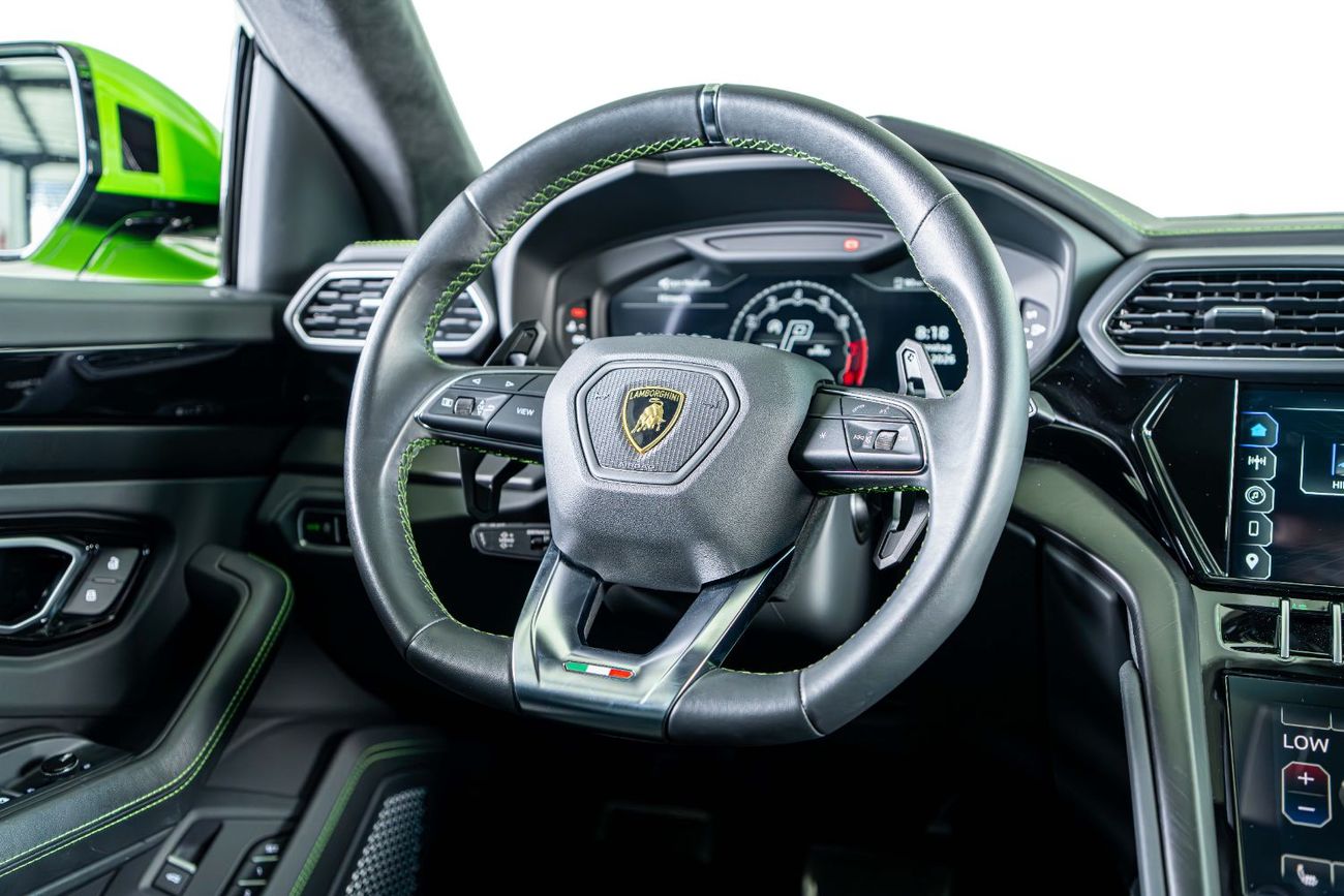 Lamborghini Urus S 4.0T V8 Special Color-23 Inch High Gloss Black Rims-Black Exhaust Tail Pipes