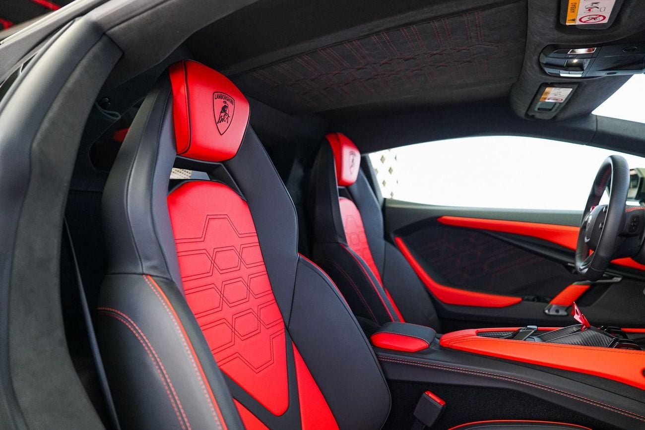 لامبورغيني ريفويلتو 6.5L V12 Hybrid