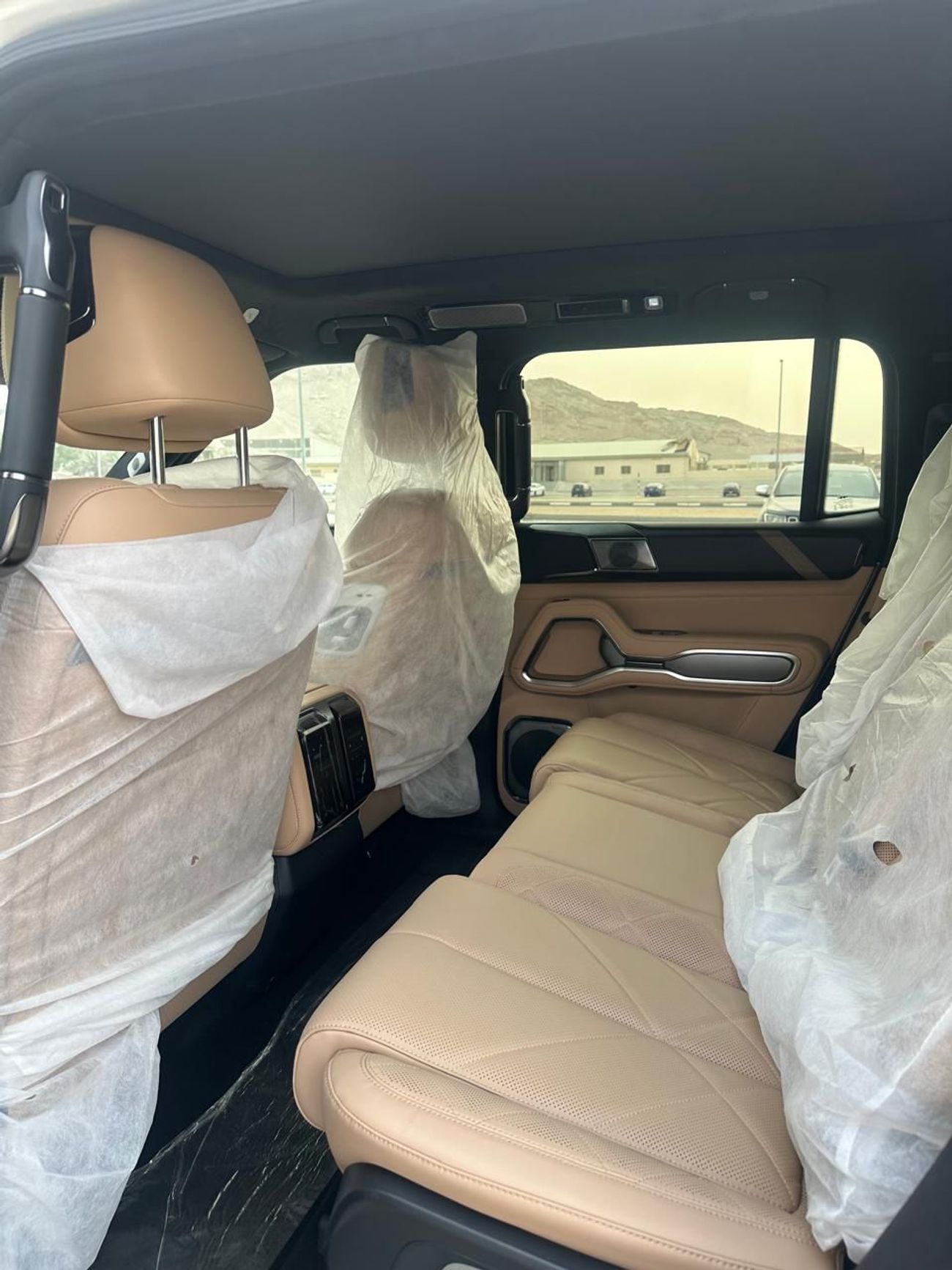 BYD Leopard 8 BYD Leopard 8 Smart and Brave Flagship Edition (7 Seats) (Export) READY STOCK