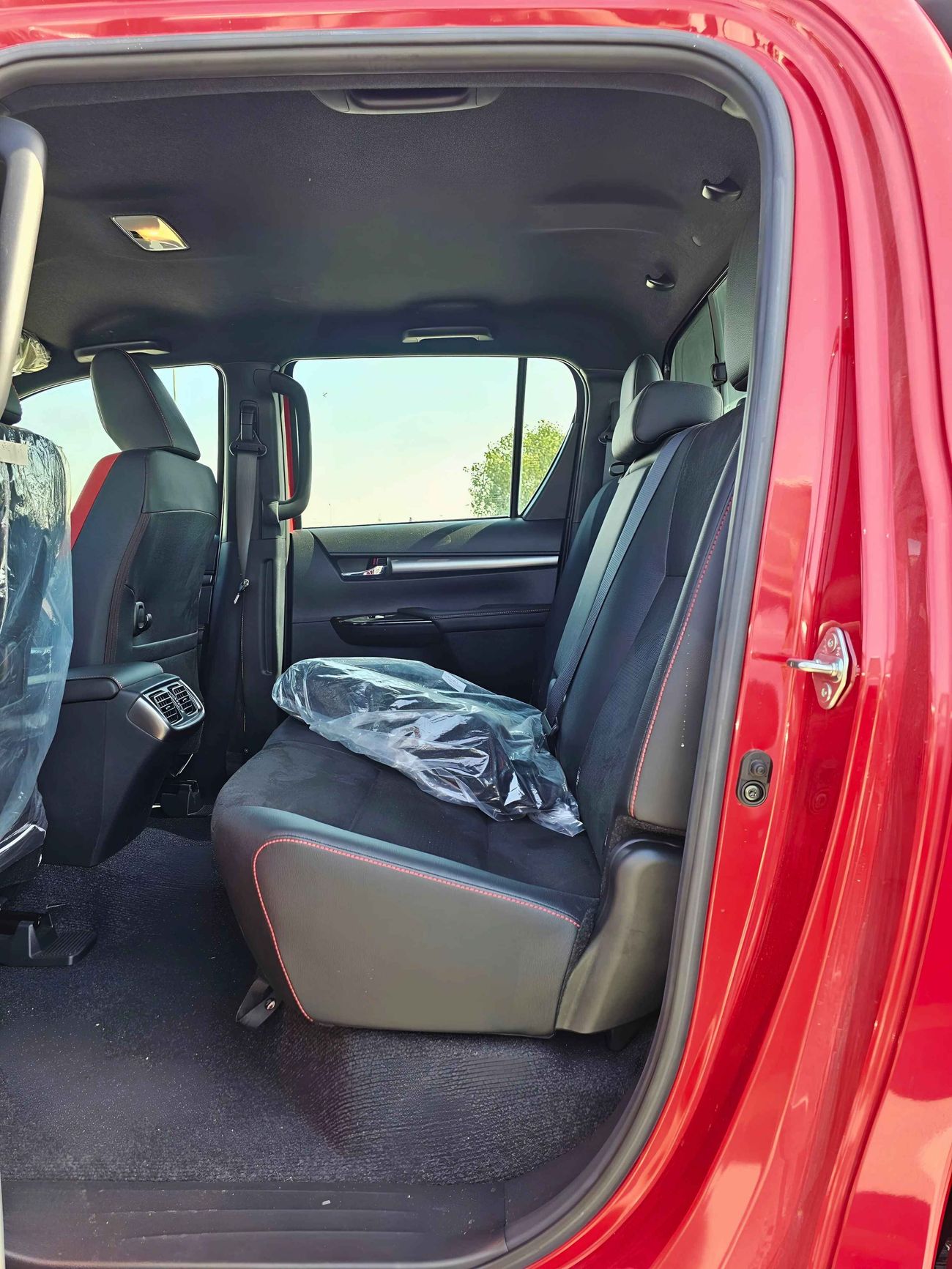 Toyota Hilux GR SPORT / FULL OPTION / 4.0L V6 / BEDLINER, ROOLBAR / PUSH SRTAT / LEATHER SEATS / CODE#GR-S