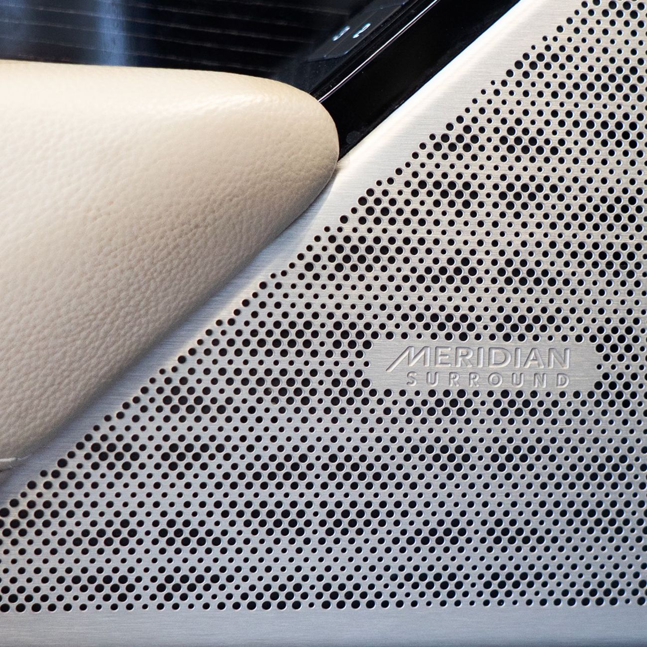 Land Rover Range Rover Velar P250 R-Dynamic SE 2.0L AED 2,490 pm  • 0% Downpayment • Velar P250 SE R-Dynamic • 1 Year Warranty