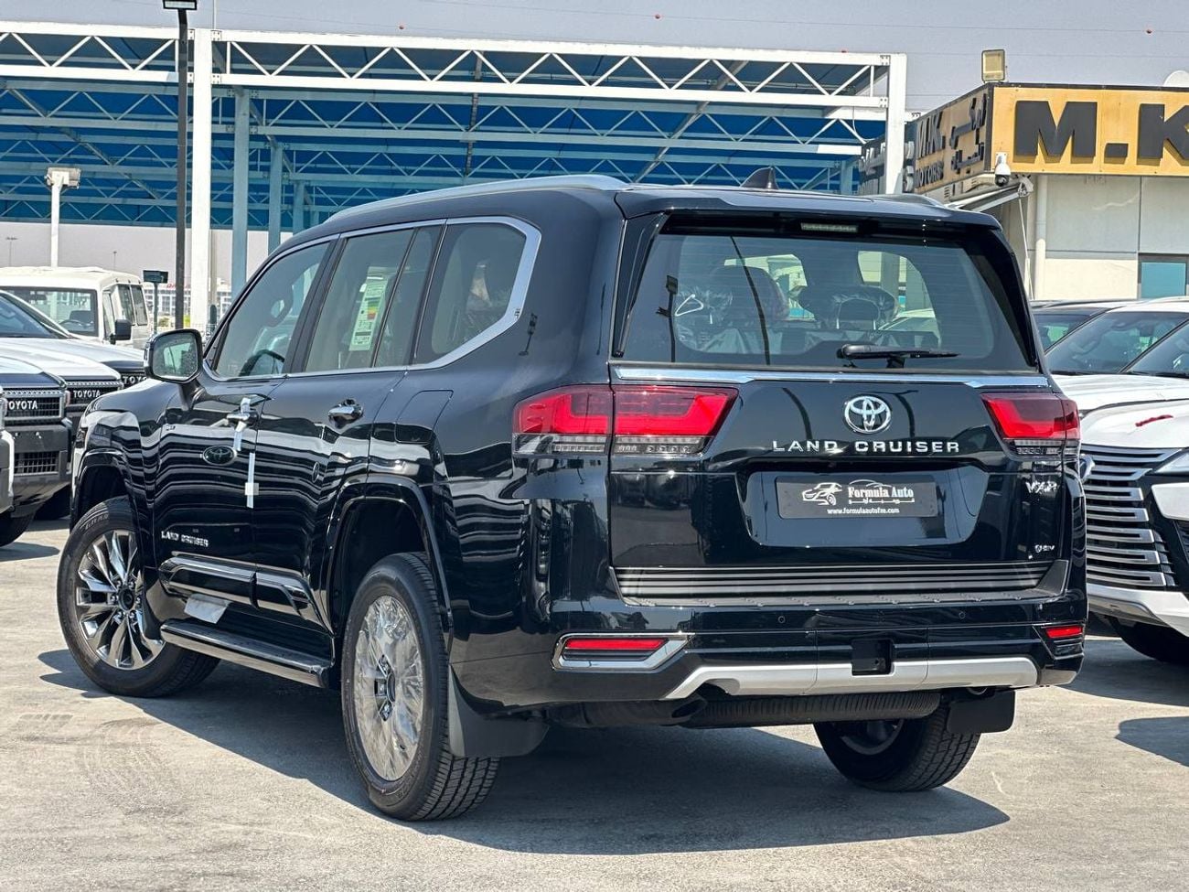 تويوتا لاند كروزر VXR 3.5 لتر هجينة أوتوماتيكية // كاملة المواصفات مع رادار، كاميرا 360 درجة، ذاكرة، مقاعد تدفئة وتبري