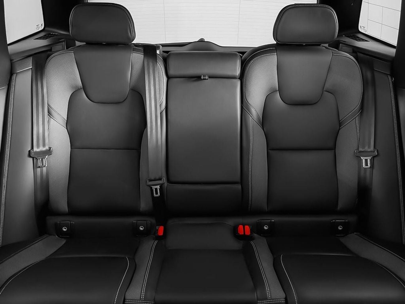 فولفو XC 60 ULTIMATE DARK