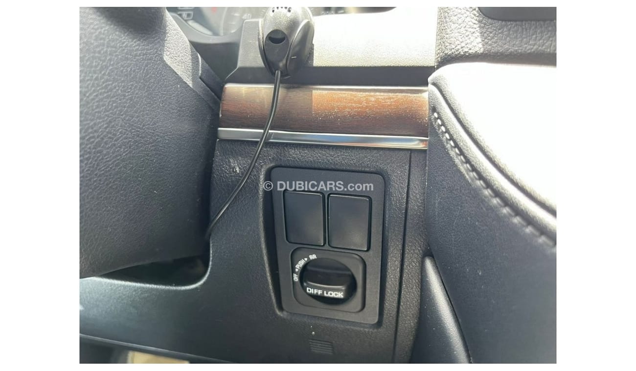 Toyota Land Cruiser 4.0L GXR V6 PETROL FULL OPTION