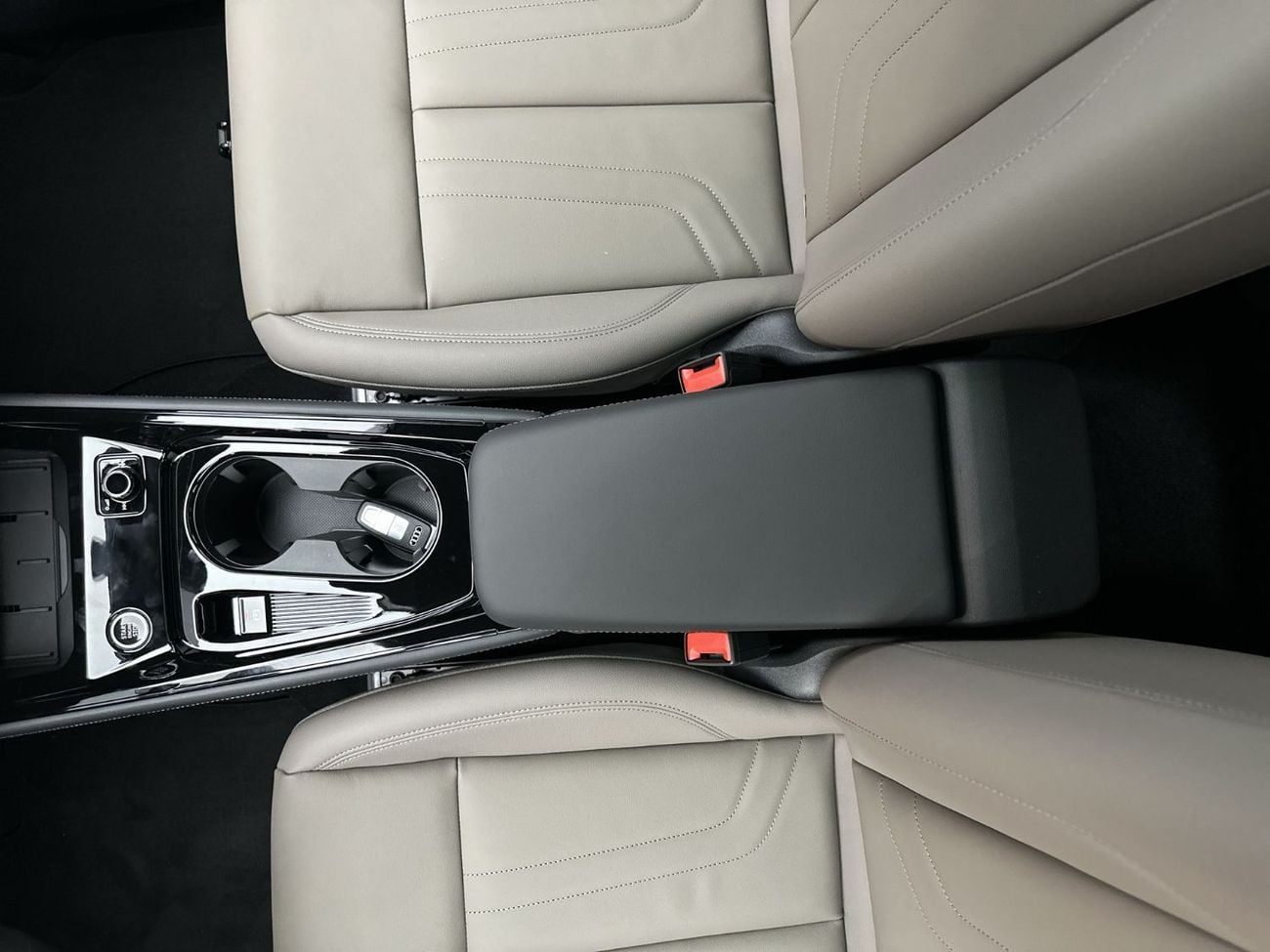 Audi Q3 SUV TFSI quattro 204hp Premium Edition (Ref# 21143)