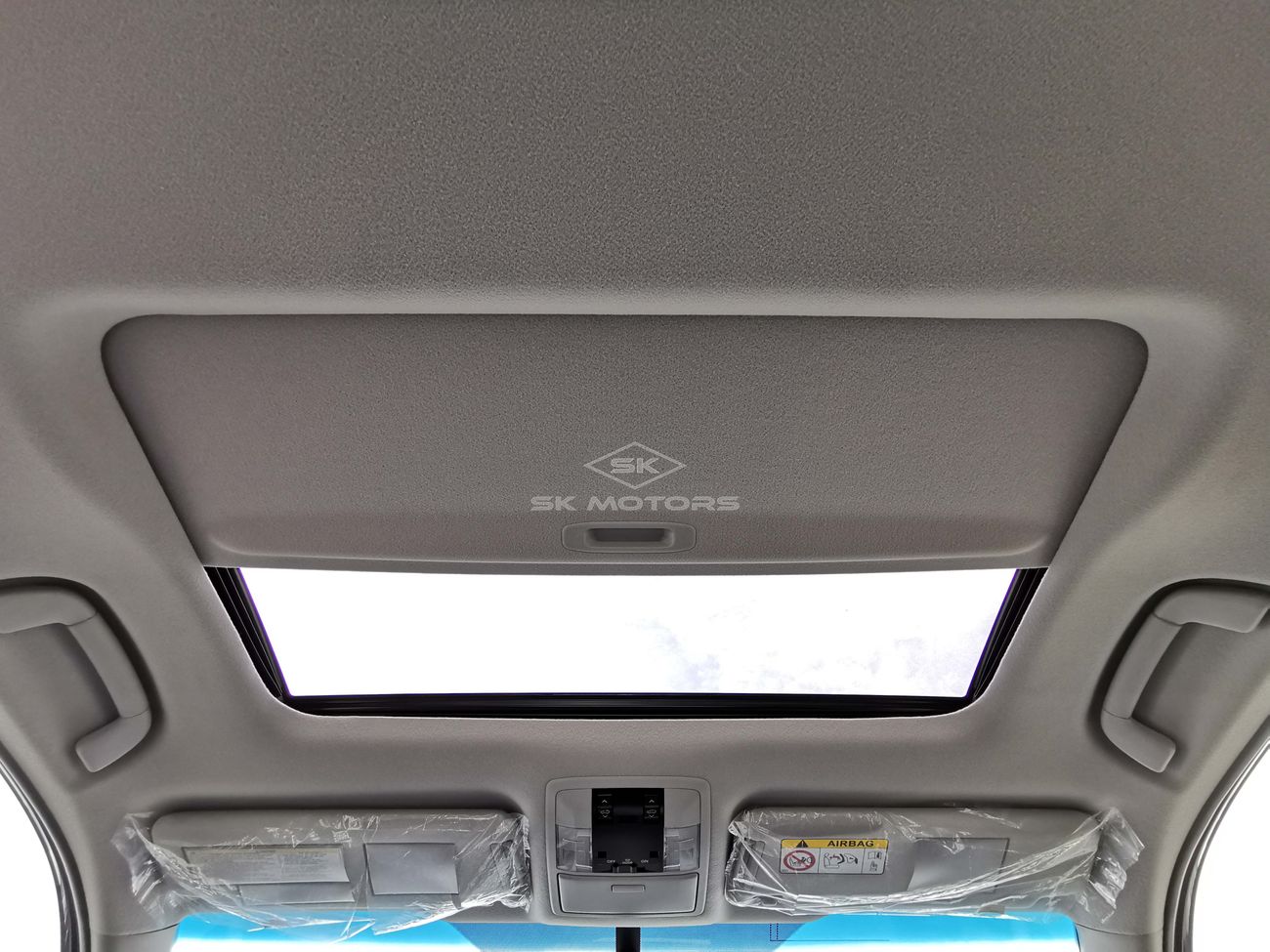 Toyota Prado 2.7L, 17" Rims, Sunroof, Rear Camera, Front Power Seats, Leather Seats, Rear A/C (CODE # PVXR03)