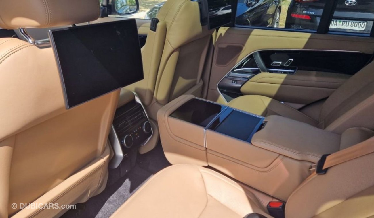 Land Rover Range Rover 4.4L P530 AUTOBIGRAPY DVD AT