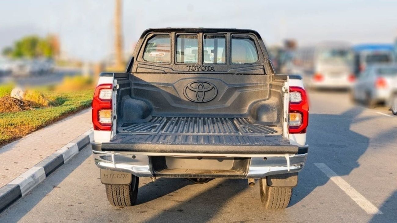 تويوتا هيلوكس Automatic , 2.7 L , 4x4 , full option