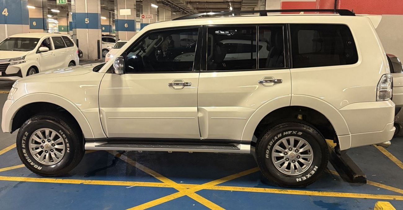 Mitsubishi Pajero GLS Mitsubishi Pajero / Shogun / Montero 2014 GCC specs