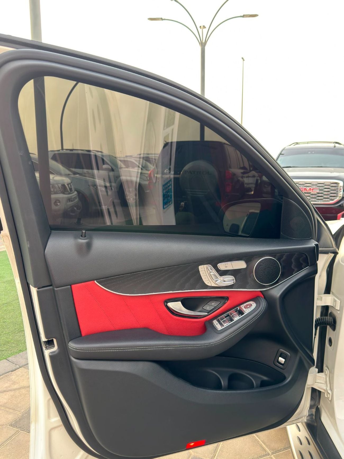 Mercedes Benz GLC 300 STD (NON GCC)