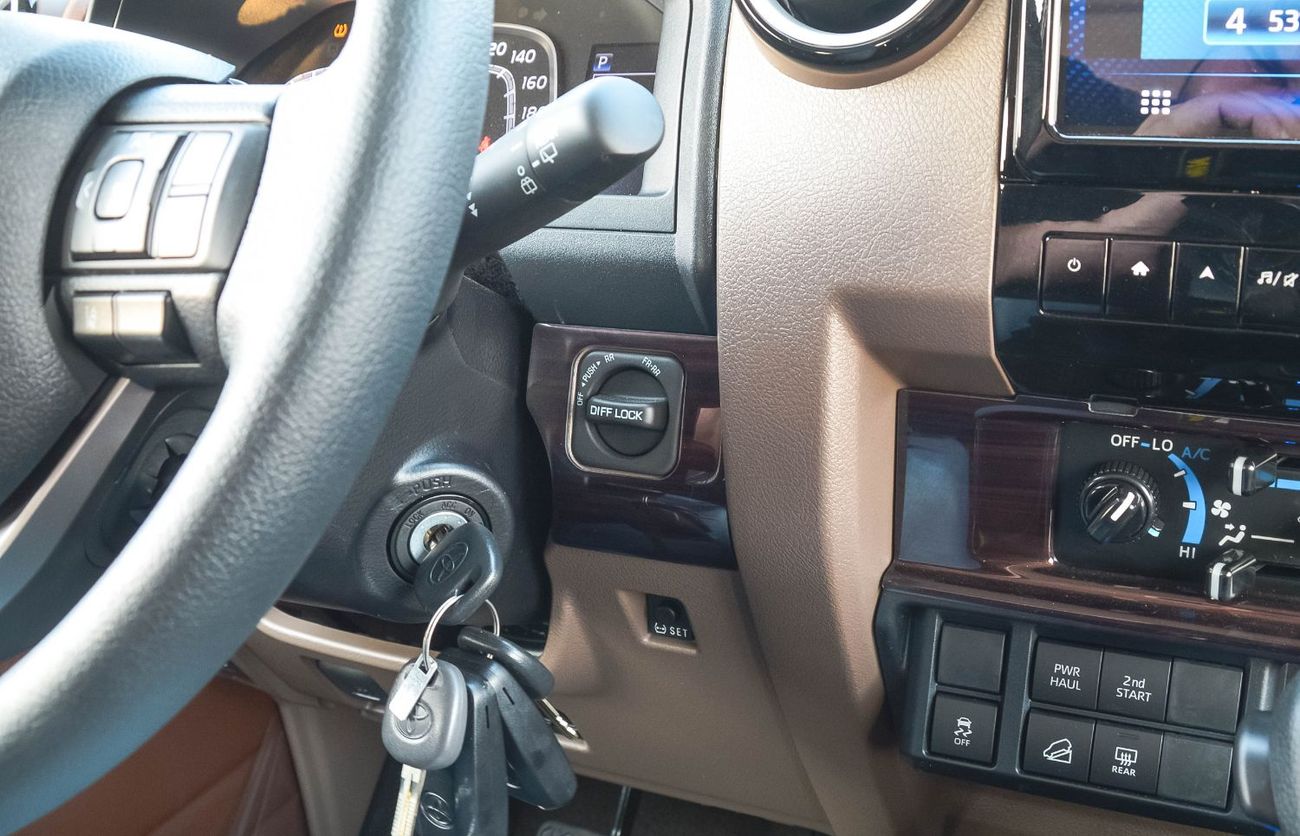 تويوتا لاند كروزر 70 TOYOTA LAND CRUISER 76 2.8L 4WD DIESEL SUV 2025