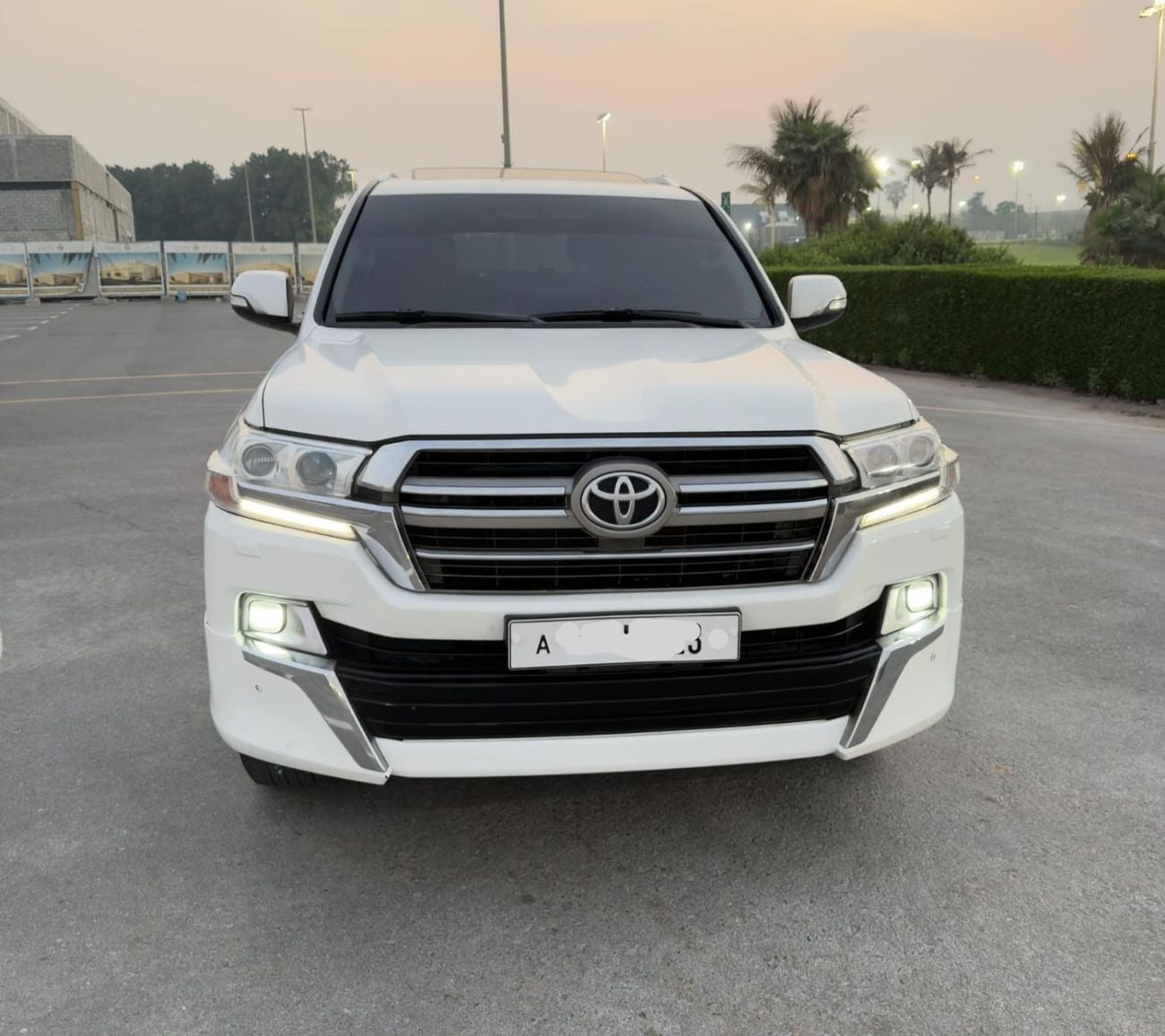 تويوتا لاند كروزر VXR