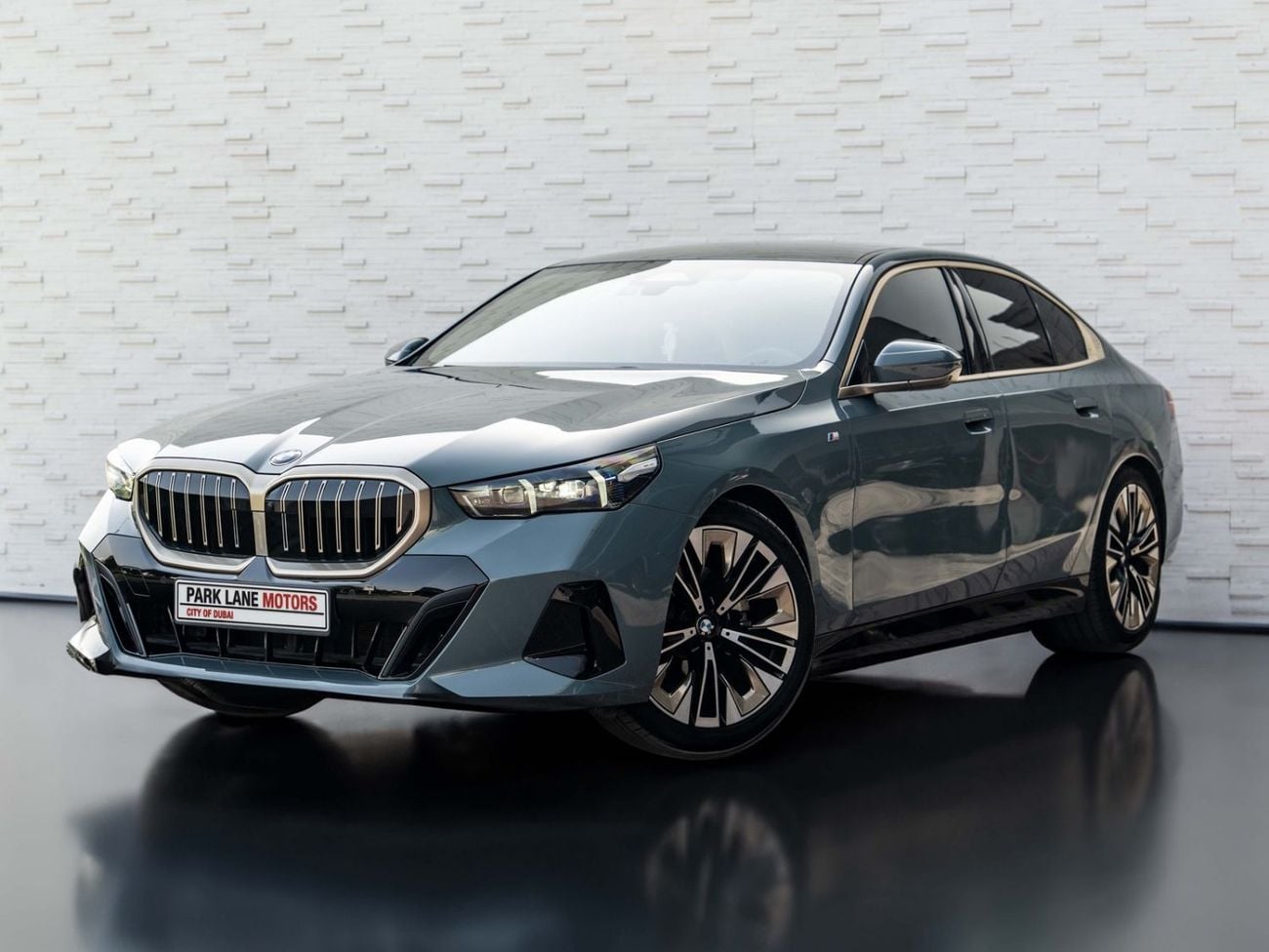 بي أم دبليو 520i M SPORT