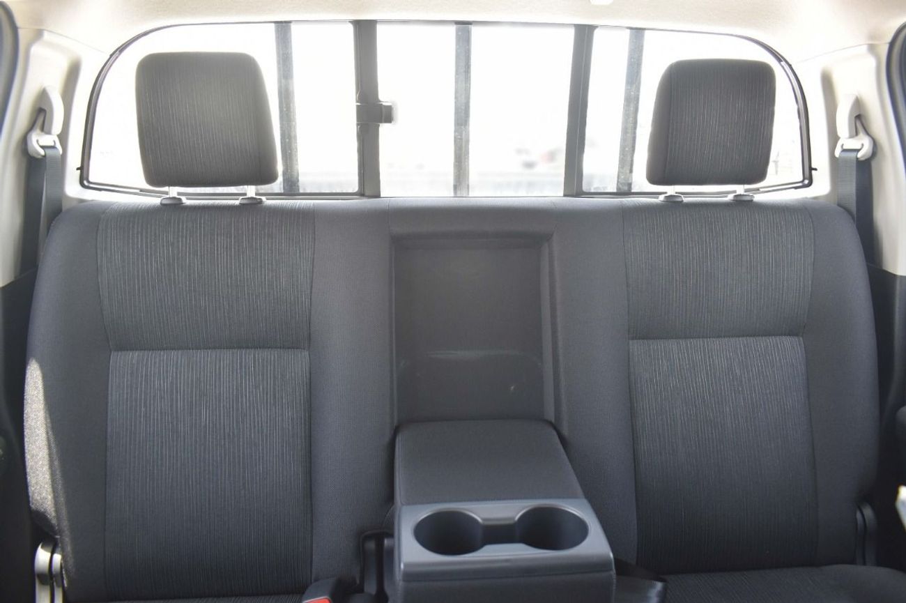 Toyota Hilux TOYOTA HILUX SR5 2.7L MT 2025 FULL OPTION