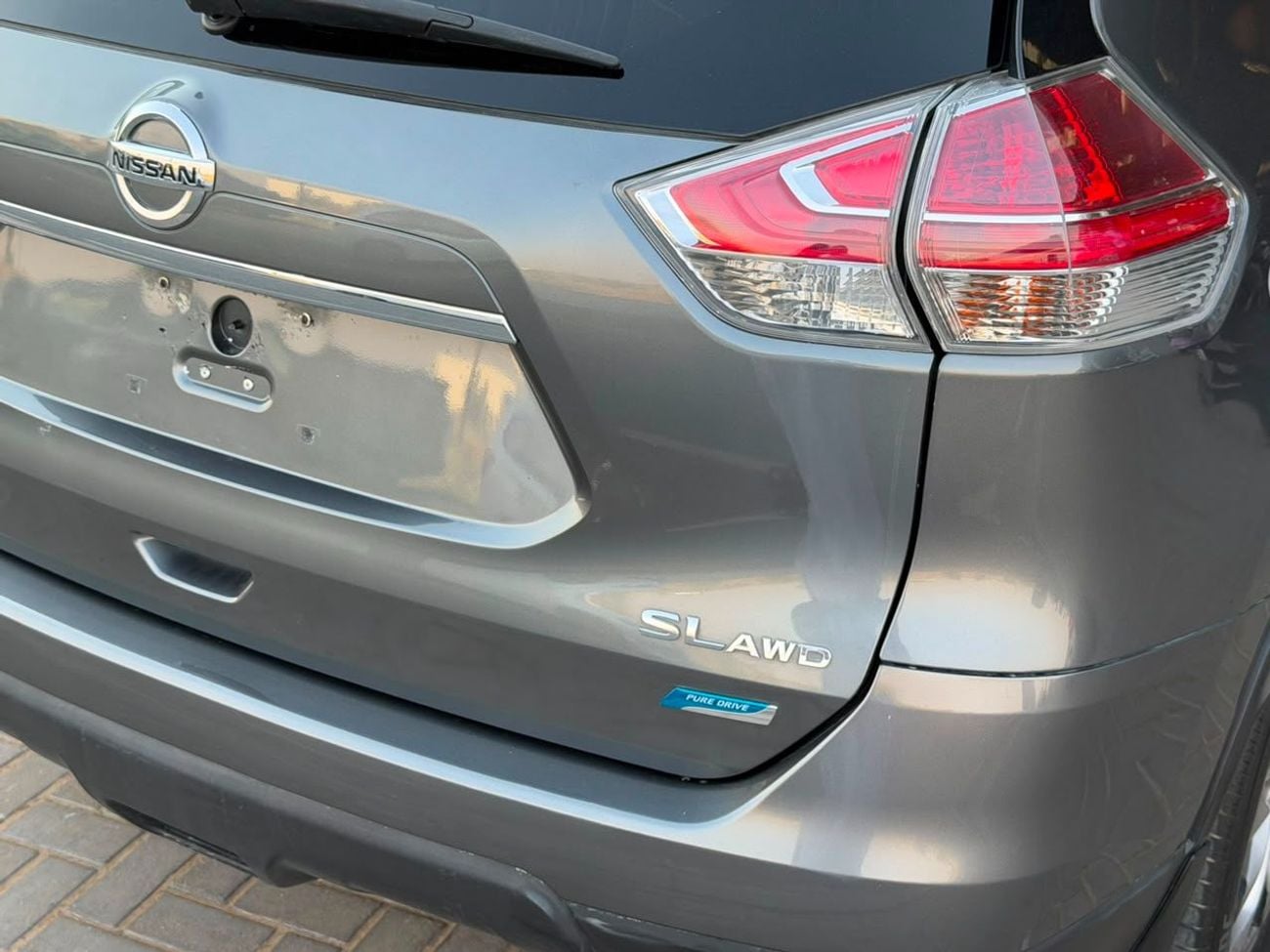 نيسان روج SV (NON GCC) SL / V4 2.5L / PANORAMIC SUNROOF /360 CAMERA / BIG SCREEN / 4X4 / RIMS / IN PERFECT CON