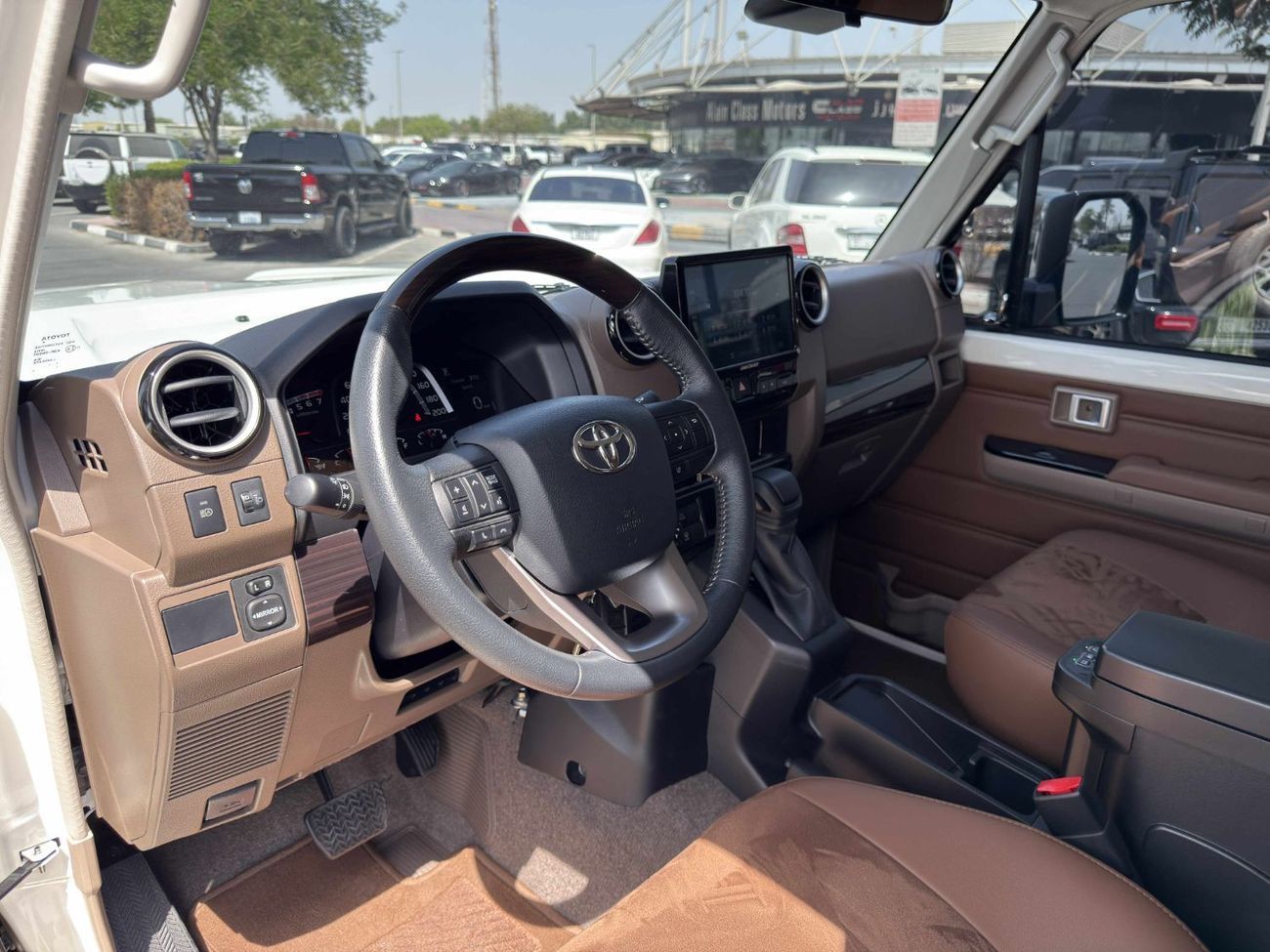 تويوتا لاند كروزر 70 GCC SPEC NEAT AND CLEAN VERY LESS KM