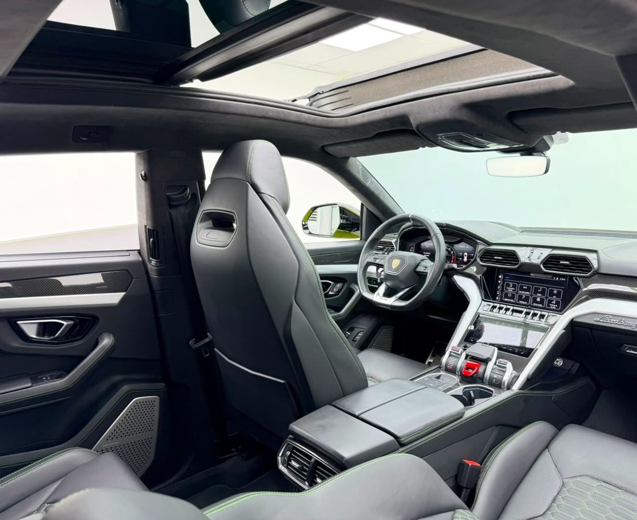 Lamborghini Urus STD 2022 Lamborghini Urus, Oct/2026 Lamborghini Warranty, Full Lamborghini Service History, GCC