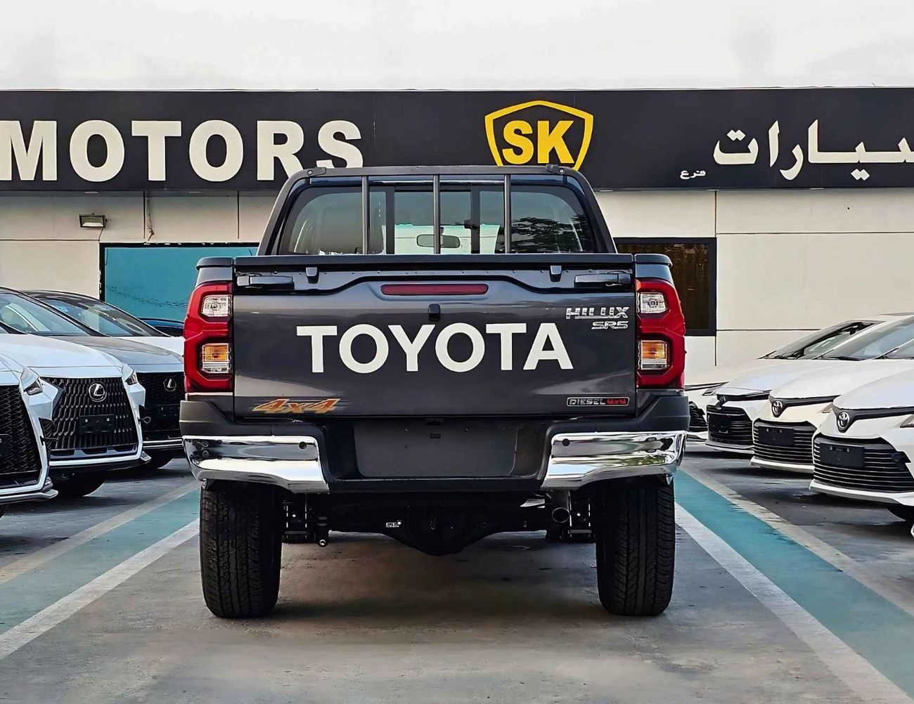 Toyota Hilux SR5 WIDE BODY / DOUBLE CABIN / 2.4L DIESEL A/T 4WD / BLIND SPOT / OVER FENDER / DIFF LOCK (CODE#HDAH
