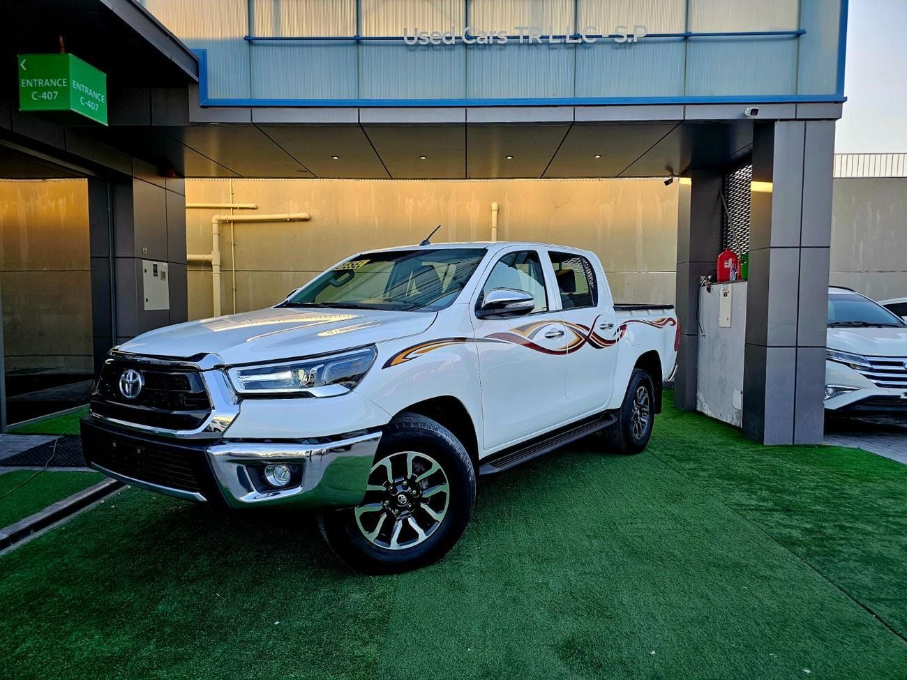 تويوتا هيلوكس SGLX HILUX DIESEL / AUTOMATIC / WIDE BODY/ AUTO WINDOWS / FULL OPTION