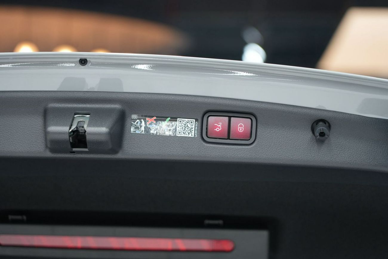 مرسيدس بنز C 200 Mercedes-Benz C 200 Premium  | 2026 GCC 0km | Agency Warranty | AMG Package | 360 View