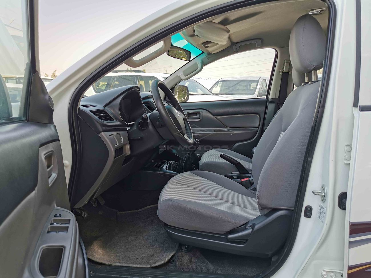 Mitsubishi L200 2.4L 4CY Petrol, 16" Rims, Fabric Seats, 4WD, Power Steering, Xenon Headlights, Radio (LOT # 9217)