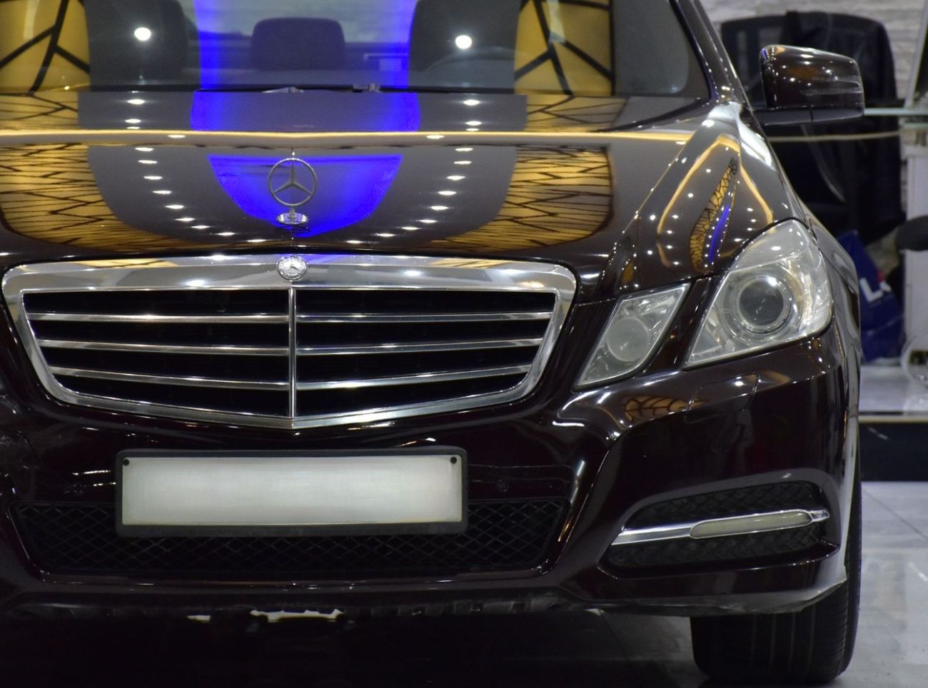 مرسيدس بنز E300 Mercedes Benz E300 ( 2011 Model ) in Burgundy Color GCC Specs