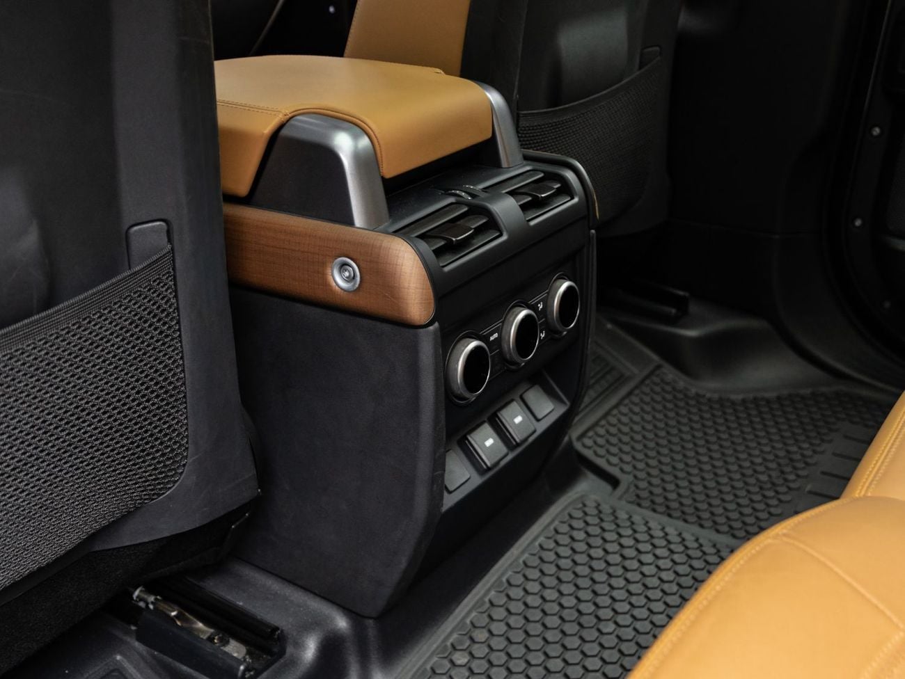 Land Rover Defender 110 S P400 BUY NOW, PAY 2027 | THE BLACKLINE STANDARD | 2028 Al Tayer Warranty + Service, GCC