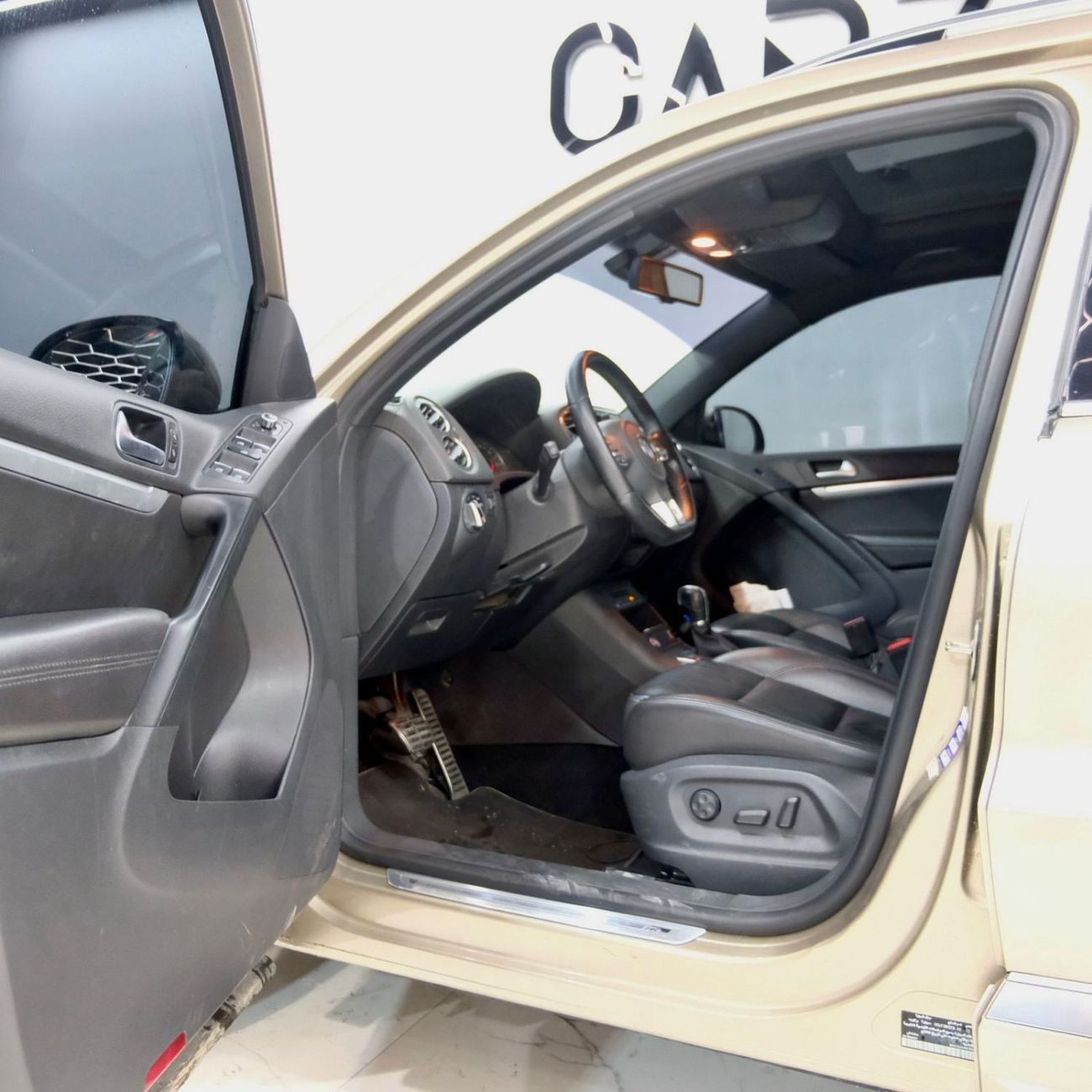 Volkswagen Tiguan R-Line 2.0L Volkswagen Tiguan R-Line 2013 | GCC Specs | Excellent Condition | Affordable Compact SUV