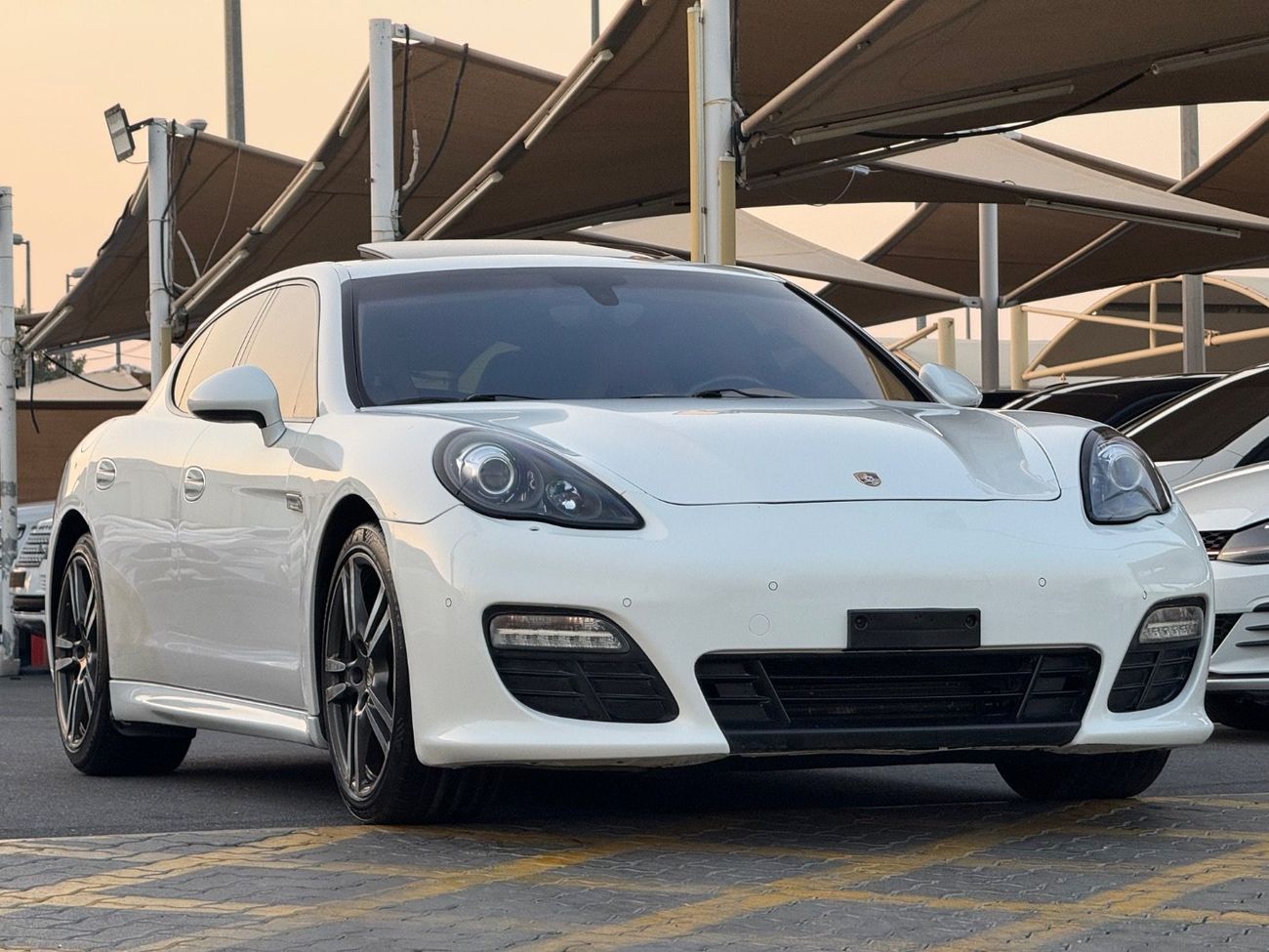 Porsche Panamera 4S 4.8L
