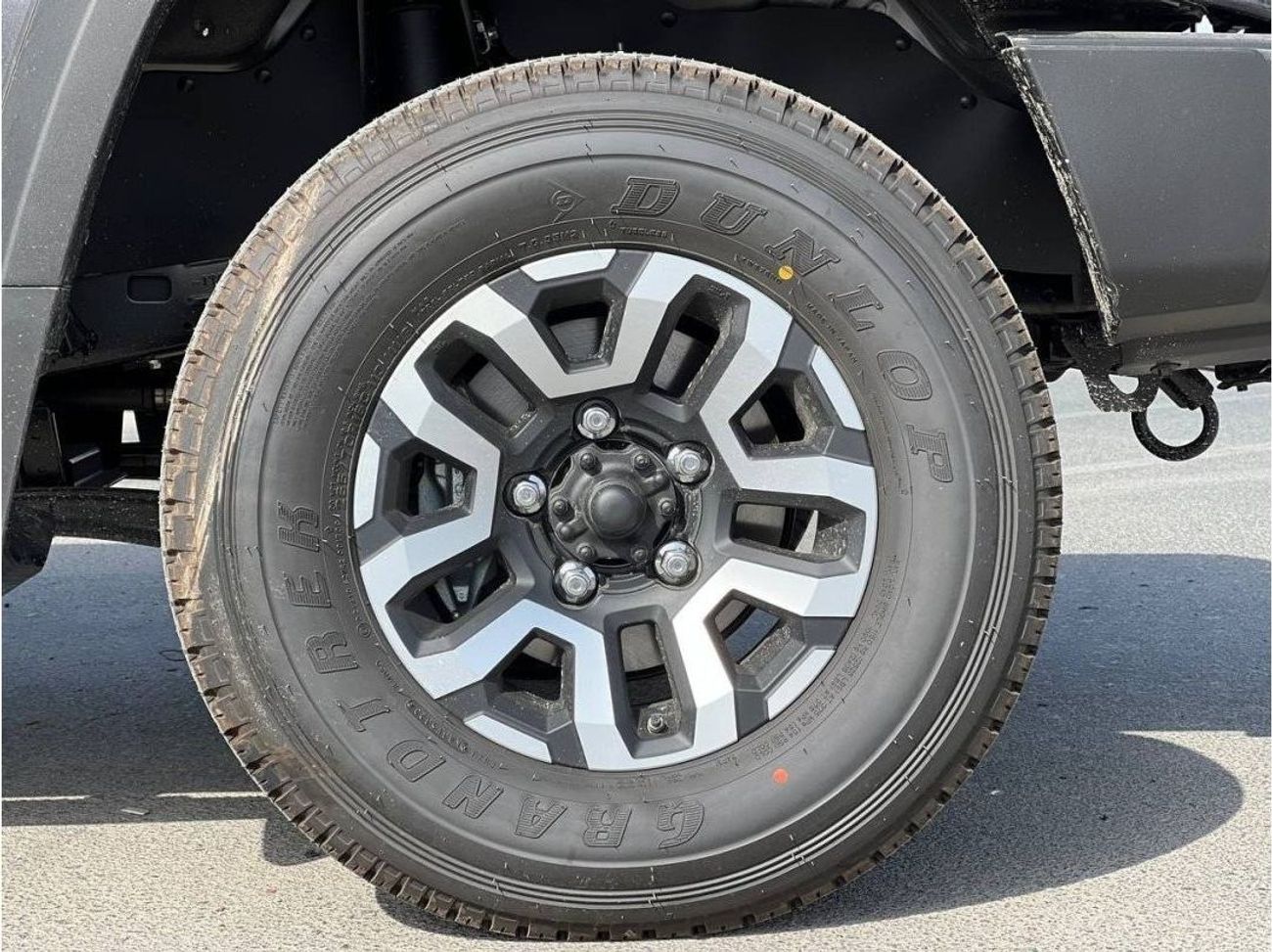 Toyota Land Cruiser Pick Up LC79 4.0L PTR A/T D/C // 2024 // MID OPTION WITH POWER WENDOS , DIFF LOCK , WINCH // SPECIAL OFFER /