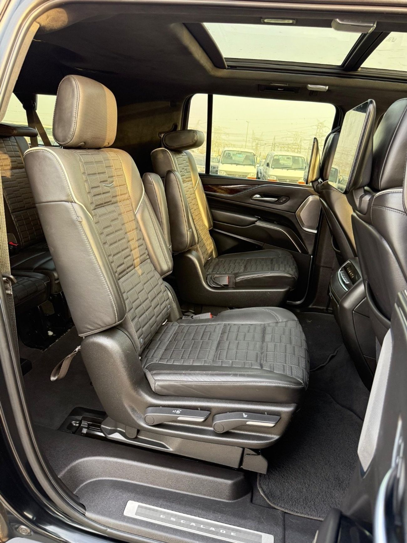 Cadillac Escalade ESV Premium Luxury platinum