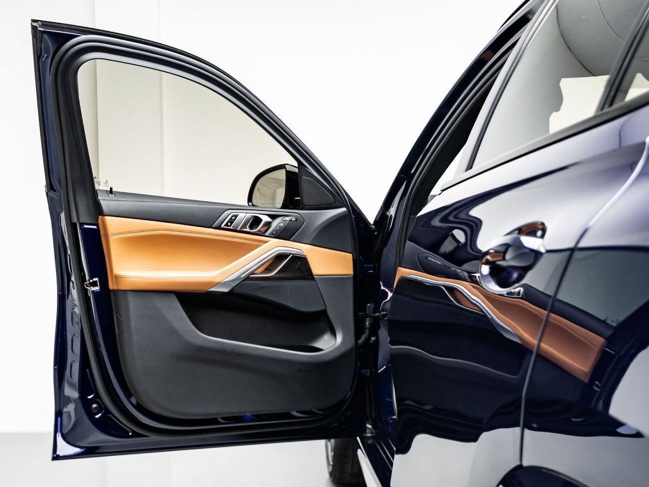 BMW X6 40i M Sport 3.0L 2023 BMW X6 xDrive40i, 2027 BMW Warranty + 2032 BMW Service Contract, Low KMs, GCC