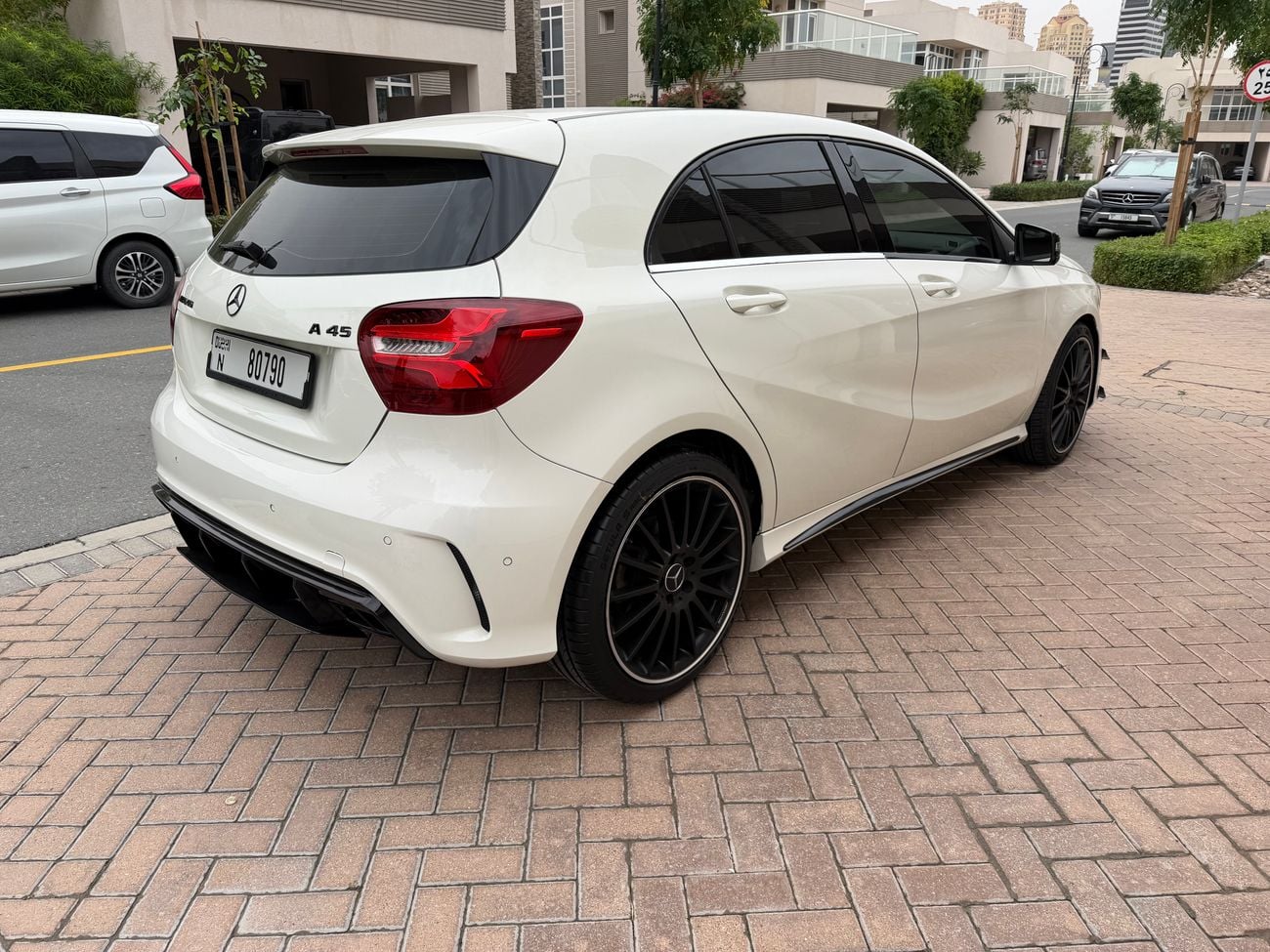 مرسيدس بنز A 200 A45 AMG (Kit)