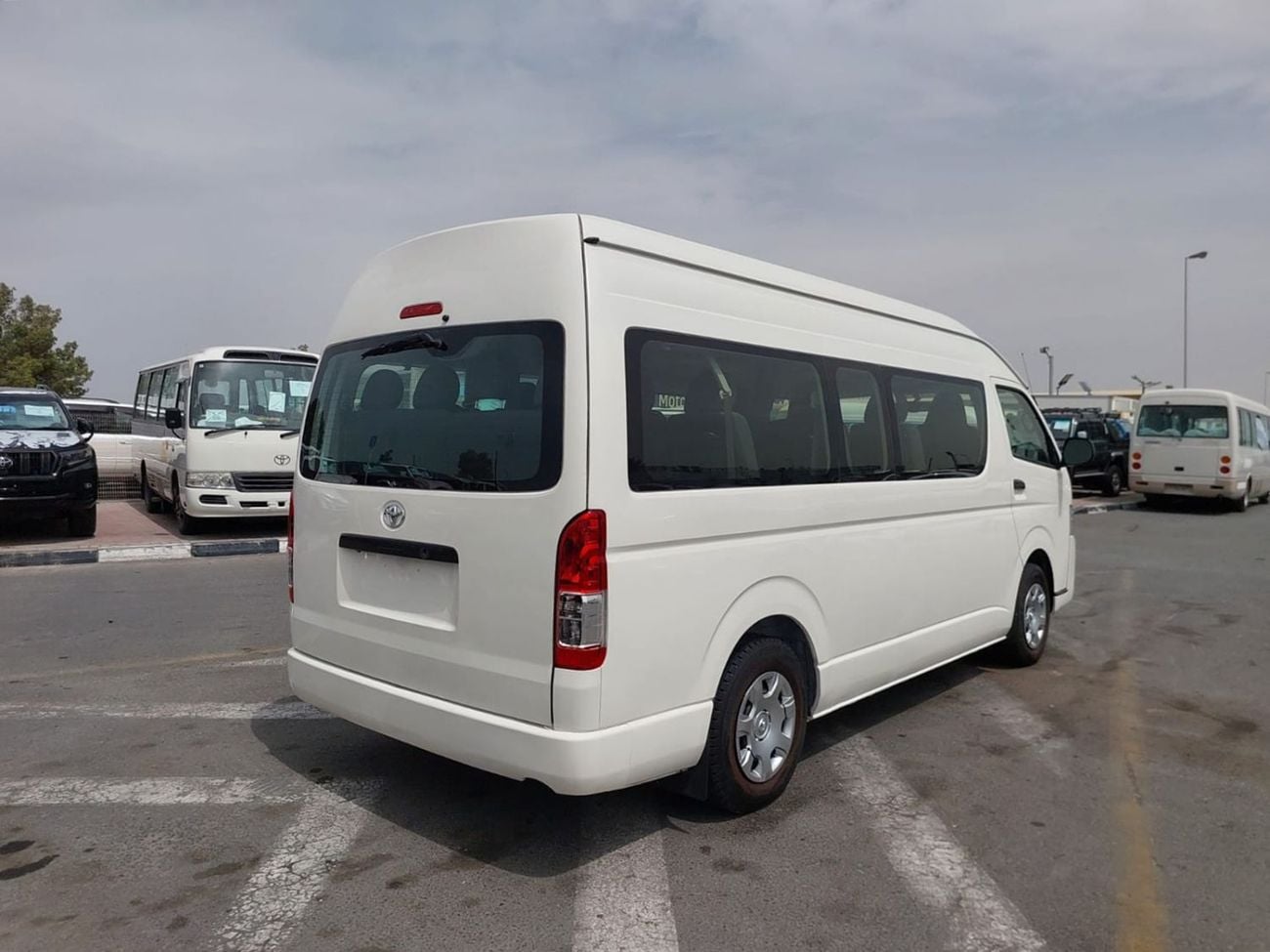 Toyota Hiace TOYOTA HIACE COMMUTER VAN RHD 2018 MODEL 3.0 L DIESEL AUTOMATIC(PM36297)
