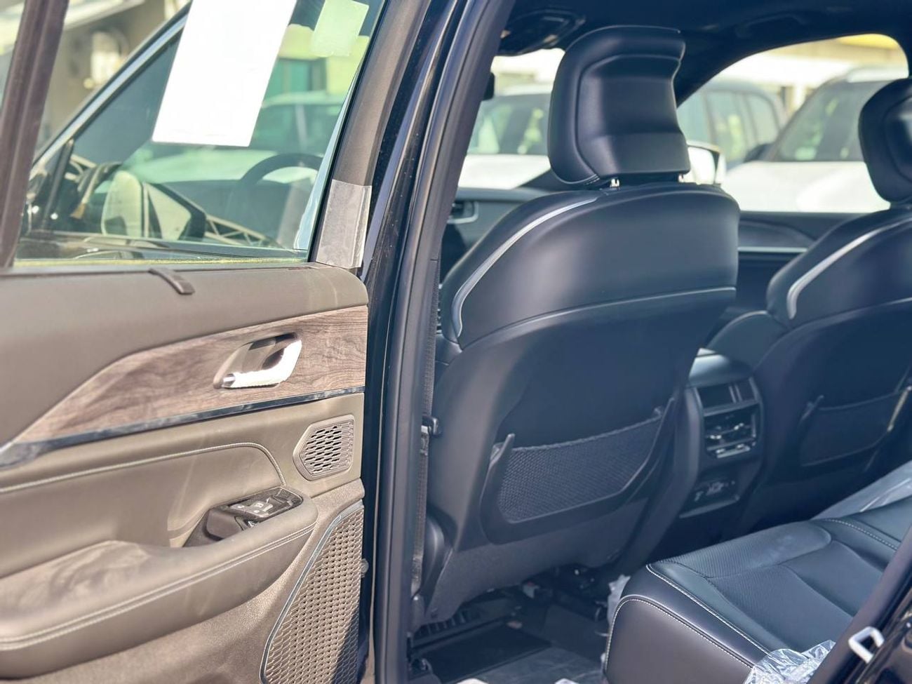 Jeep Grand Cherokee Overland 3.6L V6 PTR A/T // 2025 // Full Option with 360 Camera , Radar , Heating & Cooling & Massag