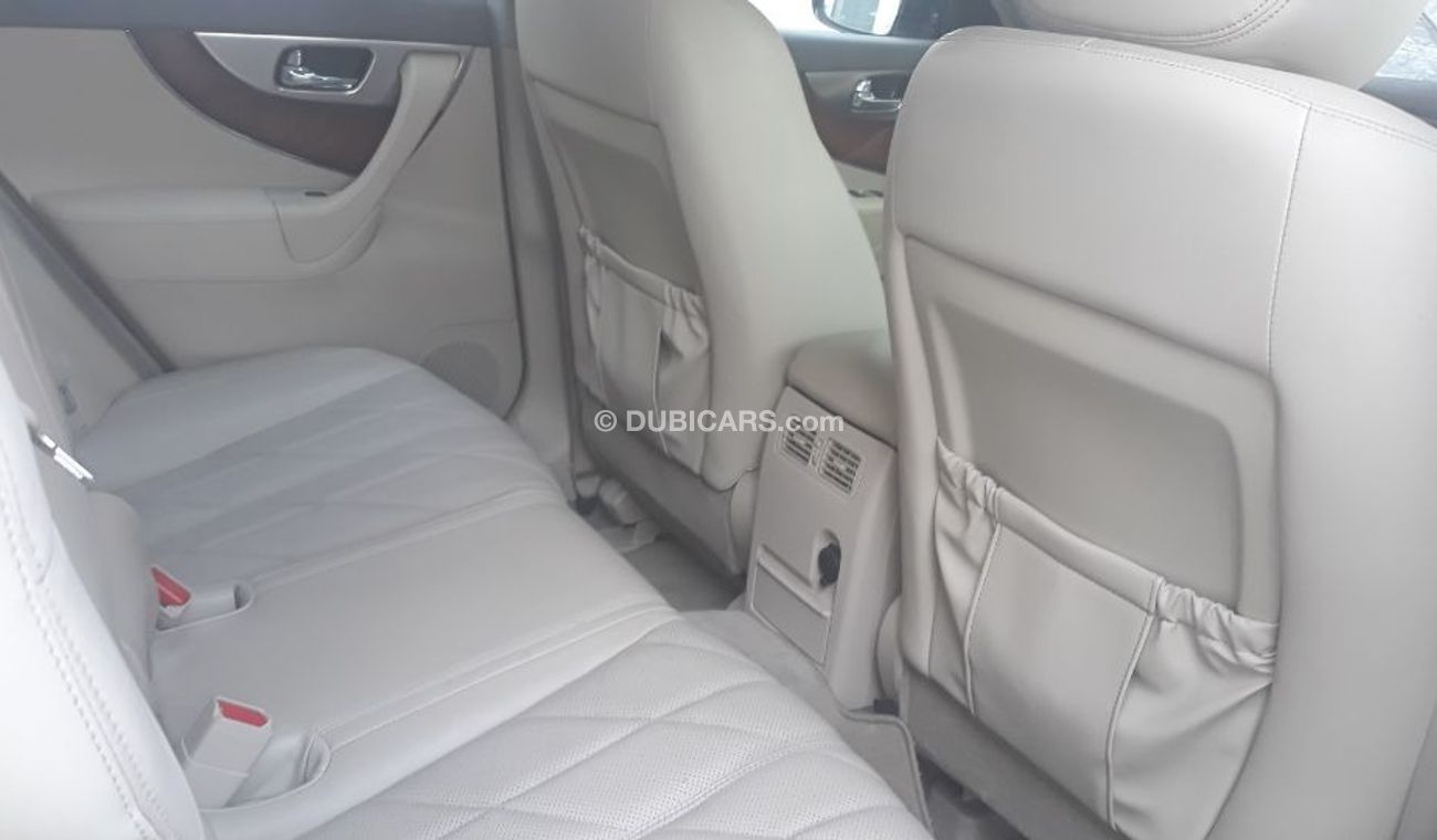 Infiniti FX35 2009 Gulf Specs Full options