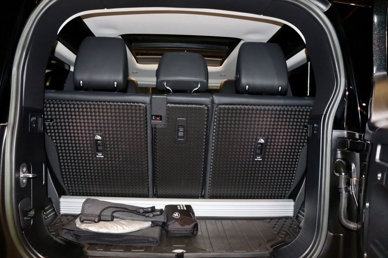 لاند روفر ديفندر 110 X-Dynamic SE P300 2.0L