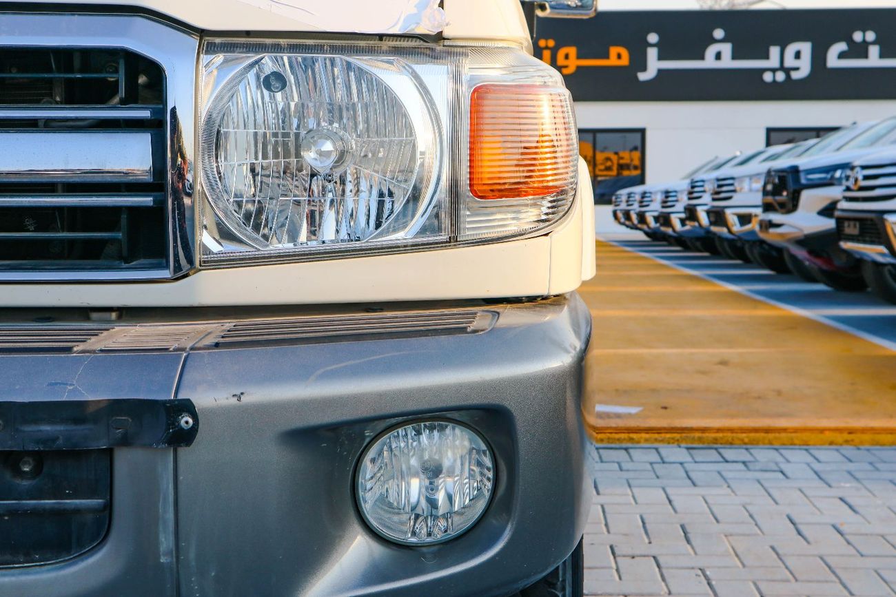 تويوتا لاند كروزر بيك آب Std 4.0L Single Cab Utility AWD
