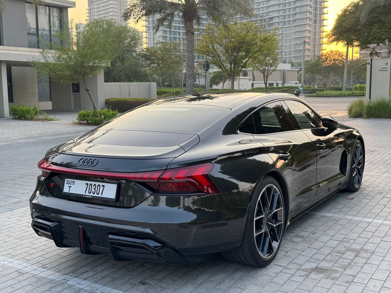 أودي إي ترون جي تي RS PERFORMANCE
