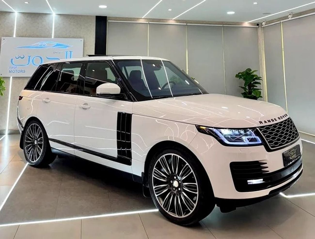 Land Rover Range Rover AUTOBIOGRAPHY SUPERCHARGED RR VOGUE V8 || FACELIFT || GCC || TOP RANGE || PANORAMIC ROOF